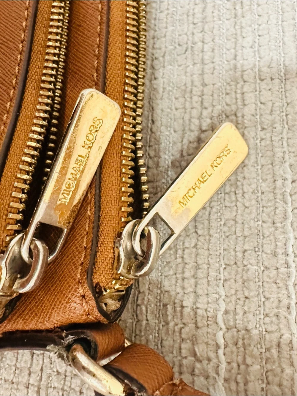 Vintage Michael Kors Brown Leather Gold‎ Hardware Cross Body Bag Classis Cute